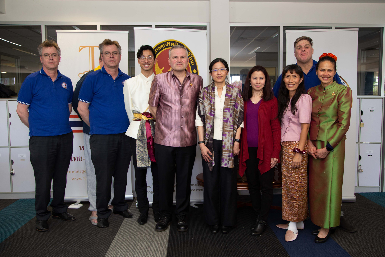 Thai Language School of Melbourne Volunteers with Royal Thai ambassador in Melbourne Victoria. 